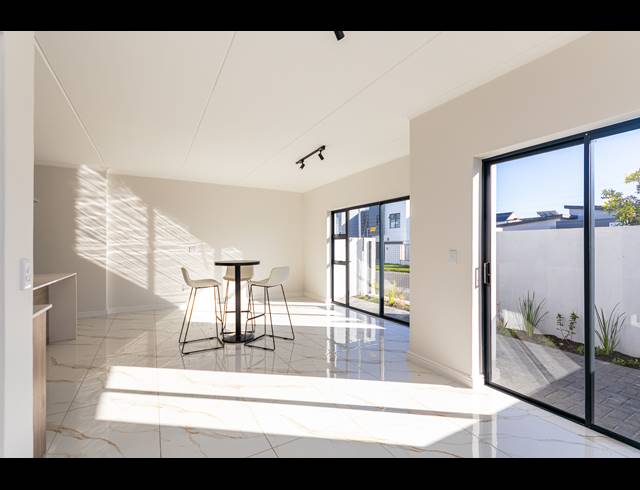 3 BEDROOM APARTMENT FOR SALE IN SANDOWN
